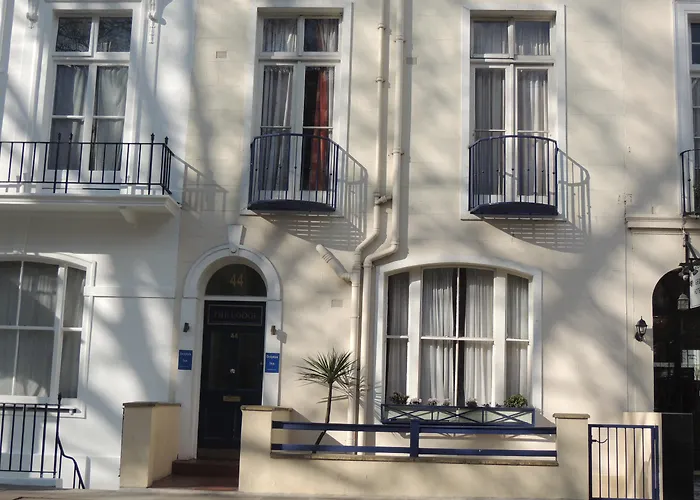 Dolphin Inn - The Lodge